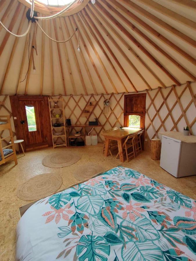 La Yourte Des Bibis Fréland Exteriör bild